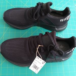 Women's Adidas Swift Run Casual Sneakers Black Size 10